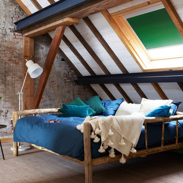 Stærke nuancer mod råt interiør