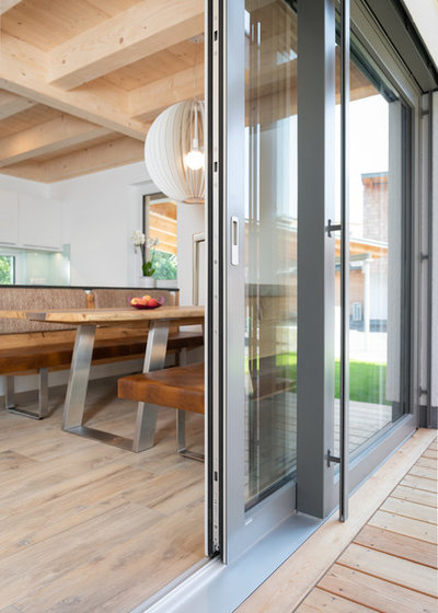 Modern Terrasse by BAYERWALD® - Fenster Haustüren GmbH & Co. KG