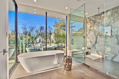 Example of a bathroom design in Los Angeles
