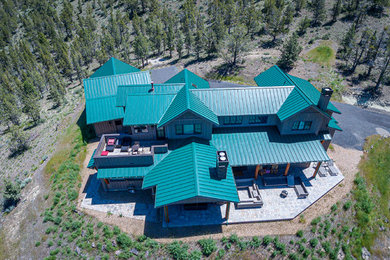 Home design - cottage home design idea in Other