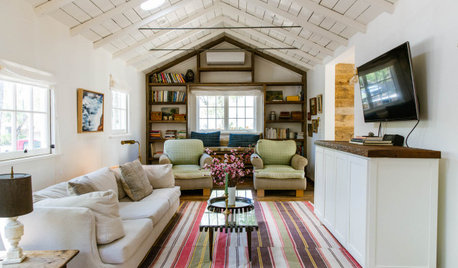 Houzz Tour: Cottages Connected by a Courtyard Make a Cosy Home