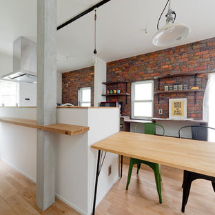 大阪のLDKの画像 (淡色無垢フローリング、暖炉なし、ベージュの床)