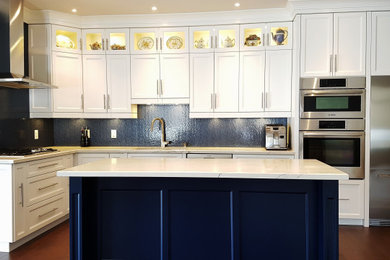 Example of a classic kitchen design in Toronto