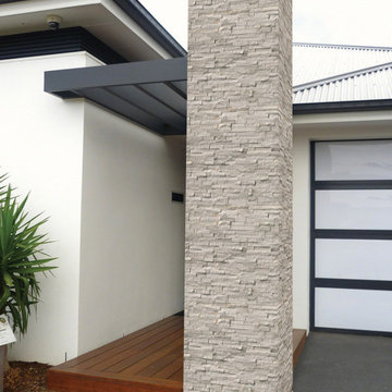Outside Wall- White Oak Splitface 6X24 Ledger Panel