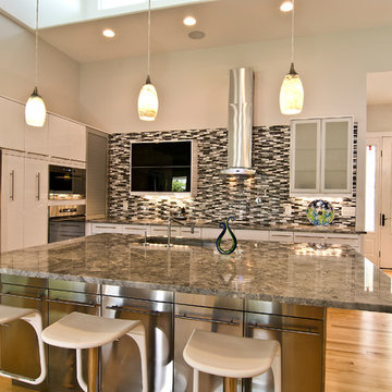 Contemporary Lakefront