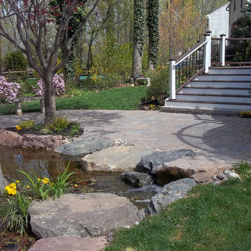 Lentzcaping designed patio around round deck