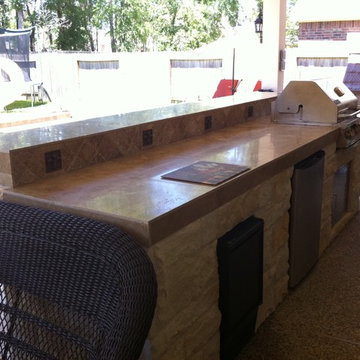 Houston Outdoor Kitchen and Media Area - Long, Narrow Space