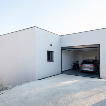 Garaje de parking / aparcamiento independiente de la casa en Sant Fost