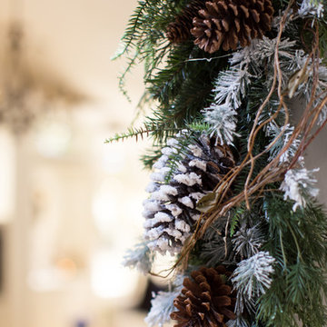 Entryway, White Woodsy Christmas Decorations