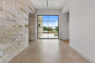 Example of a transitional entryway design in Austin