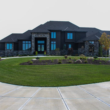 Front View of Beautiful Lawn and Softscapes