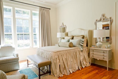Elegant home design photo in Birmingham