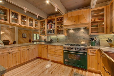 Photo of a mid-sized arts and crafts l-shaped kitchen in Sacramento with an undermount sink, shaker cabinets, light wood cabinets, granite benchtops, stone slab splashback, stainless steel appliances, light hardwood floors, with island and brown floor.