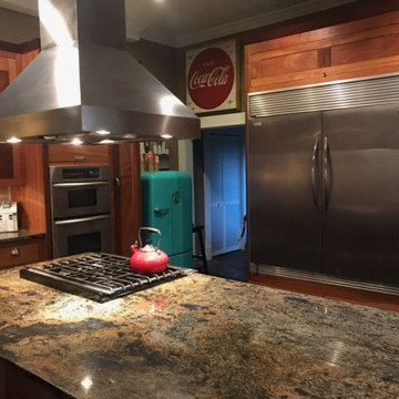 Mahogany Kitchen Cabinetry w/ Flat Panels & Clear Finish