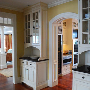 Exempel på en klassisk hall, med rött golv