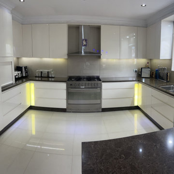 Modern Shadow-line Kitchen