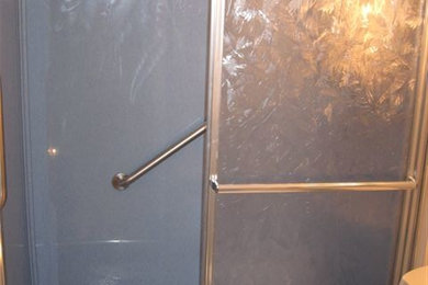 Example of a classic bathroom design in Kansas City