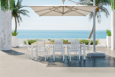 Inspiration for a modern home design remodel in Miami