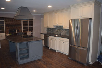 Kitchen photo in Los Angeles
