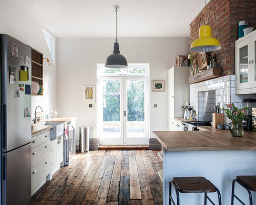 1,693 Farmhouse Kitchen with a Peninsula Design Ideas ...