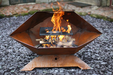 Sphenomegacorona Fire Pit and Barbecue