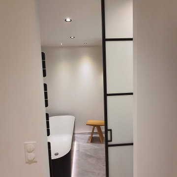 Salle de bain contemporaine, haut de gamme. Meubles sur mesure.