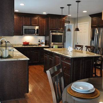 l shaped kitchen with curved island, pendant lights, subway tile backsplash, col