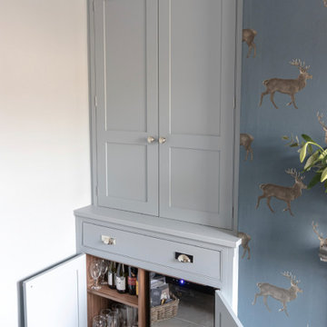 Alcove units with a drinks cabinet