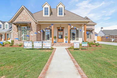 Example of a classic exterior home design in New Orleans