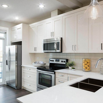 Transitional Kitchen with Oxford White Shaker cabinets