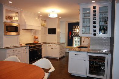 Inspiration for a contemporary kitchen remodel in Kansas City