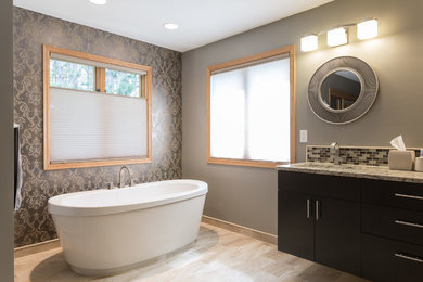 Example of a bathroom design in Minneapolis