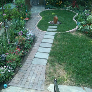 Stilmix Garten mit Wasserspiel in Philadelphia