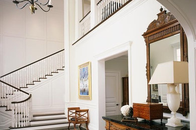 This is an example of a traditional entryway in Los Angeles.
