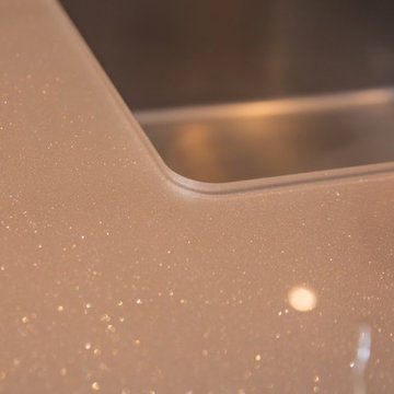 "EXPRESSO DELIGHT" - Glitter glass kitchen worktop, island and splashback