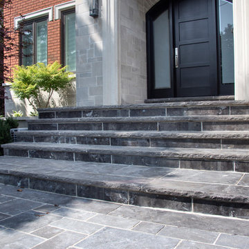Bayview and York Mills - Simple elegance in a front yard