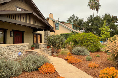 Home design - mid-sized craftsman home design idea in Los Angeles