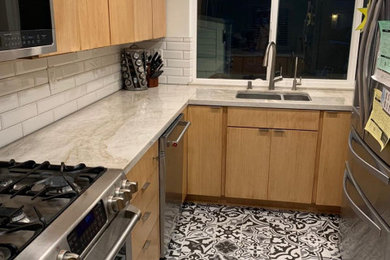 Kitchen photo in Santa Barbara
