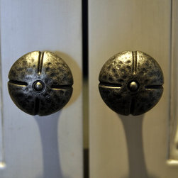 Decorative Hardware - Cabinet And Drawer Knobs