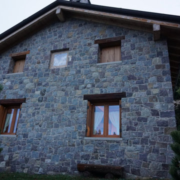 Quadrante affrescato in una nicchia
