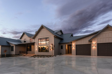 Country exterior home idea in Los Angeles
