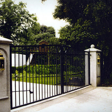 Iron gate with motor
