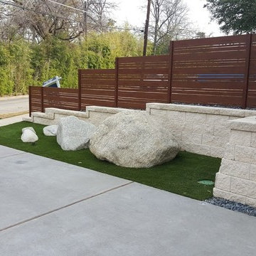 Knotwood Horizontal Front Yard Privacy Screen