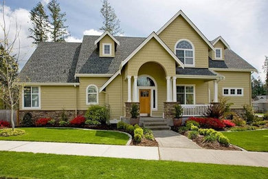 Example of a mid-sized arts and crafts yellow two-story vinyl exterior home design in Minneapolis