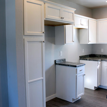 Kitchen & Bath Design: Mid Continent Cabinetry, Pionite Harold Counter