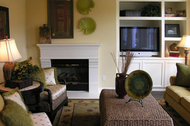 Living room - living room idea in New York