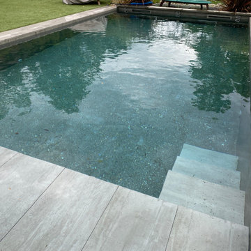 Une piscine béton