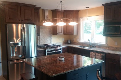 Mid-sized transitional kitchen photo in St Louis
