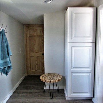Renovated beach cottage second floor half bath