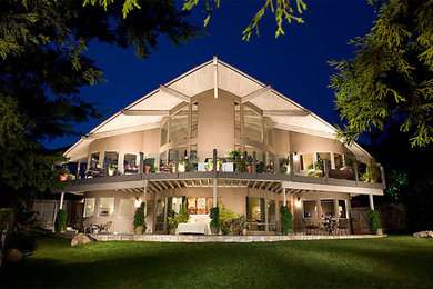 Example of an exterior home design in Los Angeles